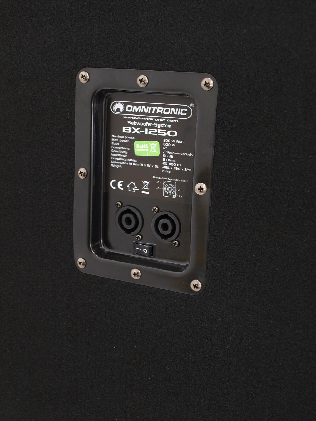 OMNITRONIC BX-1250 Subwoofer 600W - Jungtys, jungiklis, logotipas, specifikacijos