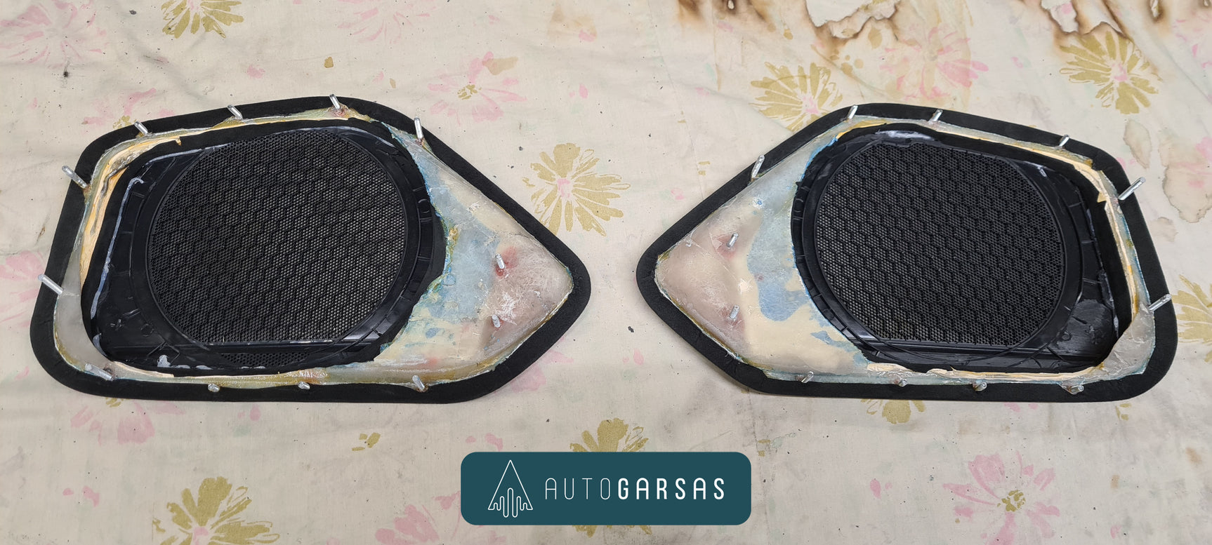 Audi A4 liejama ir gaminama vieta garsiakalbiams durelėse | Autogarsas.lt