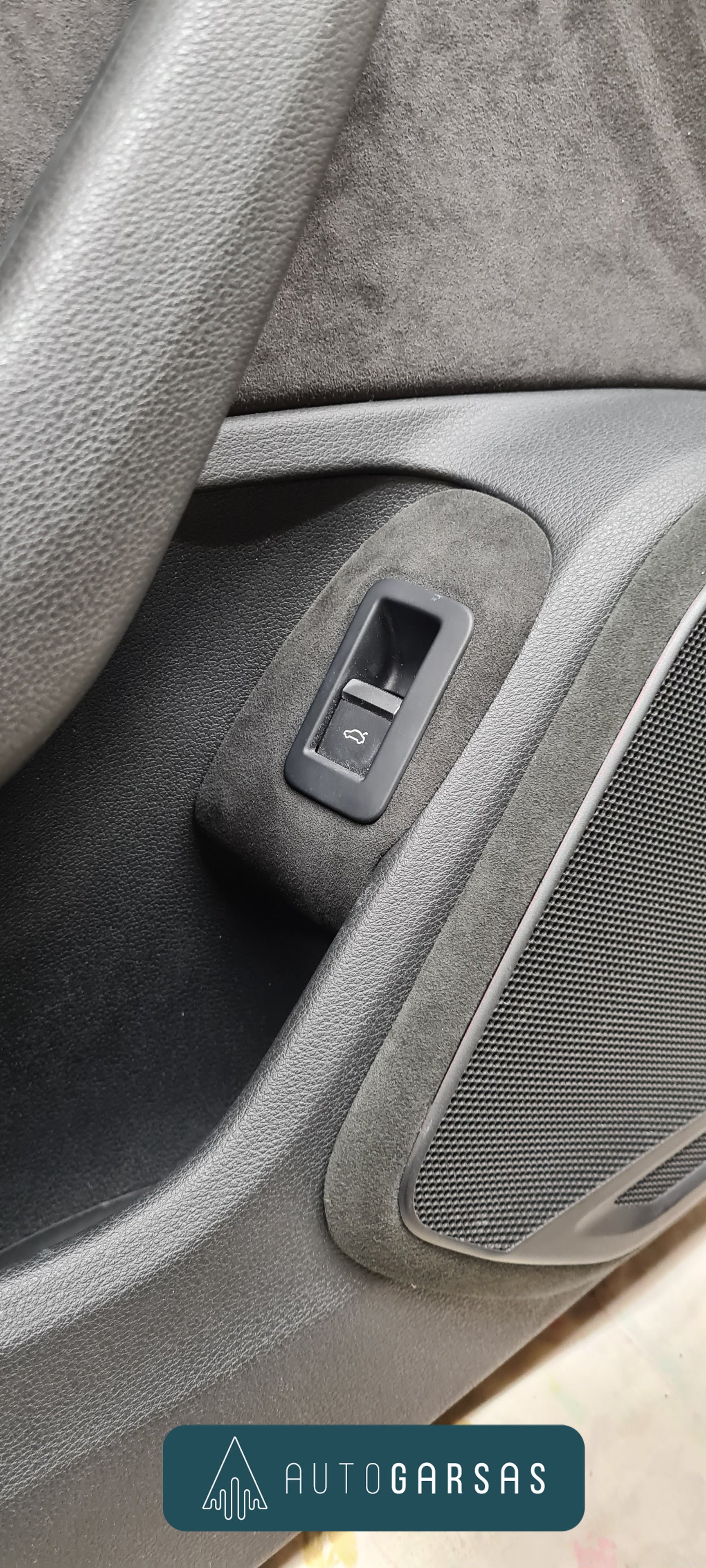 Audi A4 liejama ir gaminama vieta garsiakalbiams durelėse | Autogarsas.lt