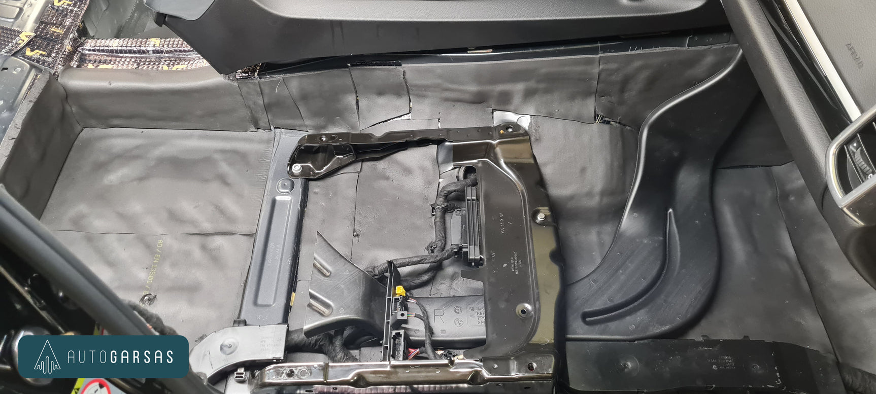 Porsche Cayenne - pilna garso izoliacija, garso aparatūra