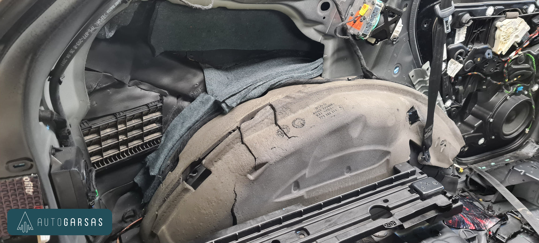 Porsche Cayenne - pilna garso izoliacija, garso aparatūra