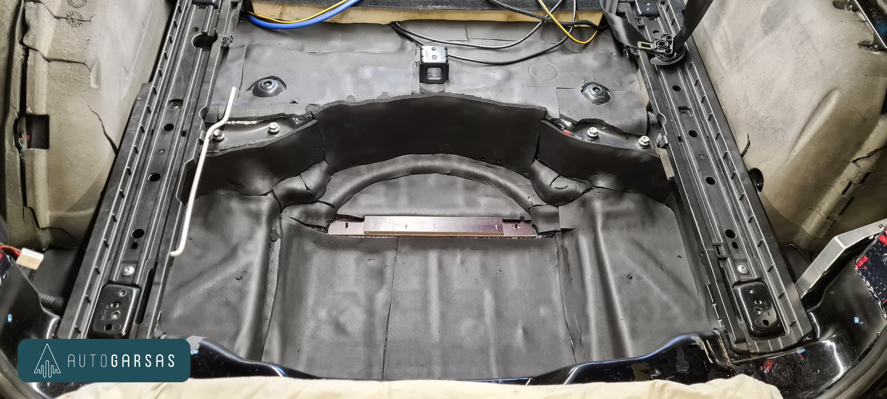 Porsche Cayenne - pilna garso izoliacija, garso aparatūra