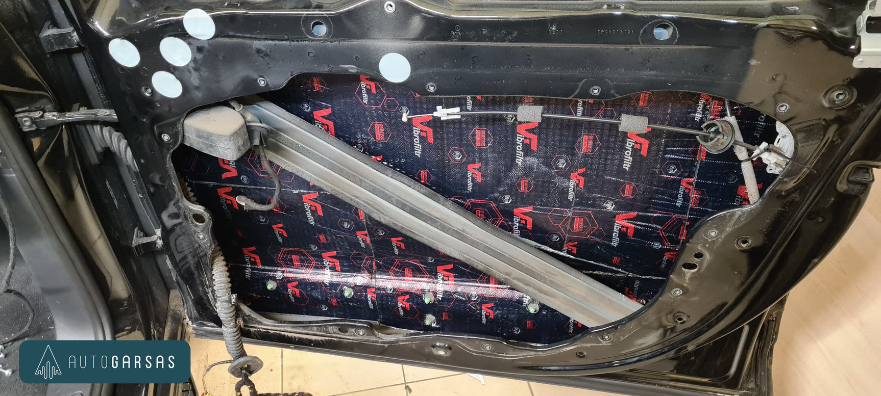 Porsche Cayenne - pilna garso izoliacija, garso aparatūra