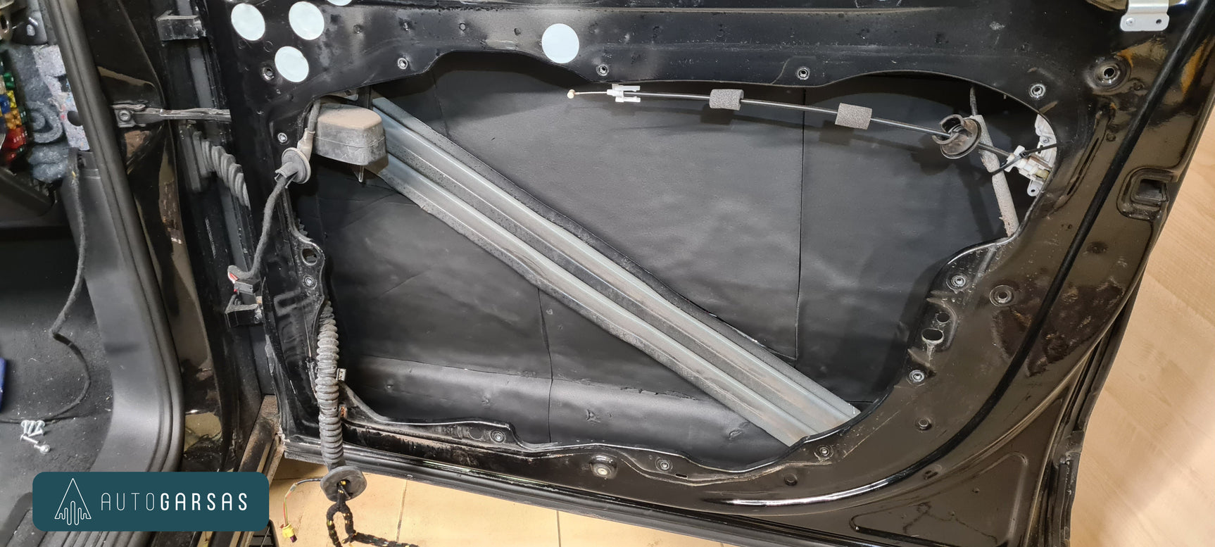 Porsche Cayenne - pilna garso izoliacija, garso aparatūra