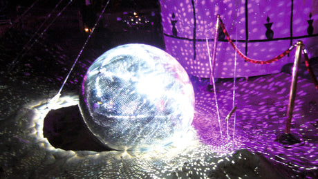 EUROLITE Mirror Ball 100cm - Veidrodinis rutulys su šviesos atspindžiais ant grindų