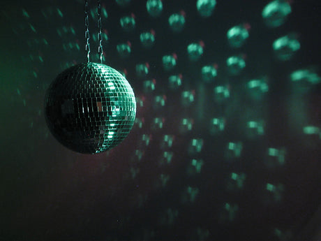 EUROLITE Mirror Ball Set 30cm with Pinspot - Veidrodinis rutulys suprojektuotas ant sienos