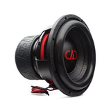 DD AUDIO 712g-D4 - Raudonos laidų jungtys ir raudonas logotipas