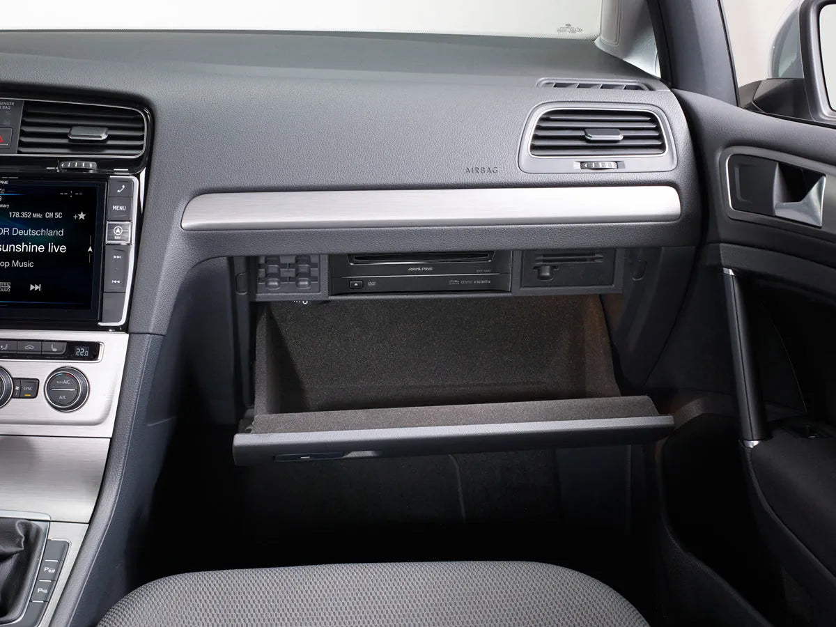 Alpine DVE-5300G, papildomas DVD grotuvas - DVD grotuvas ir valdymo mygtukai po prietaisų skydeliu