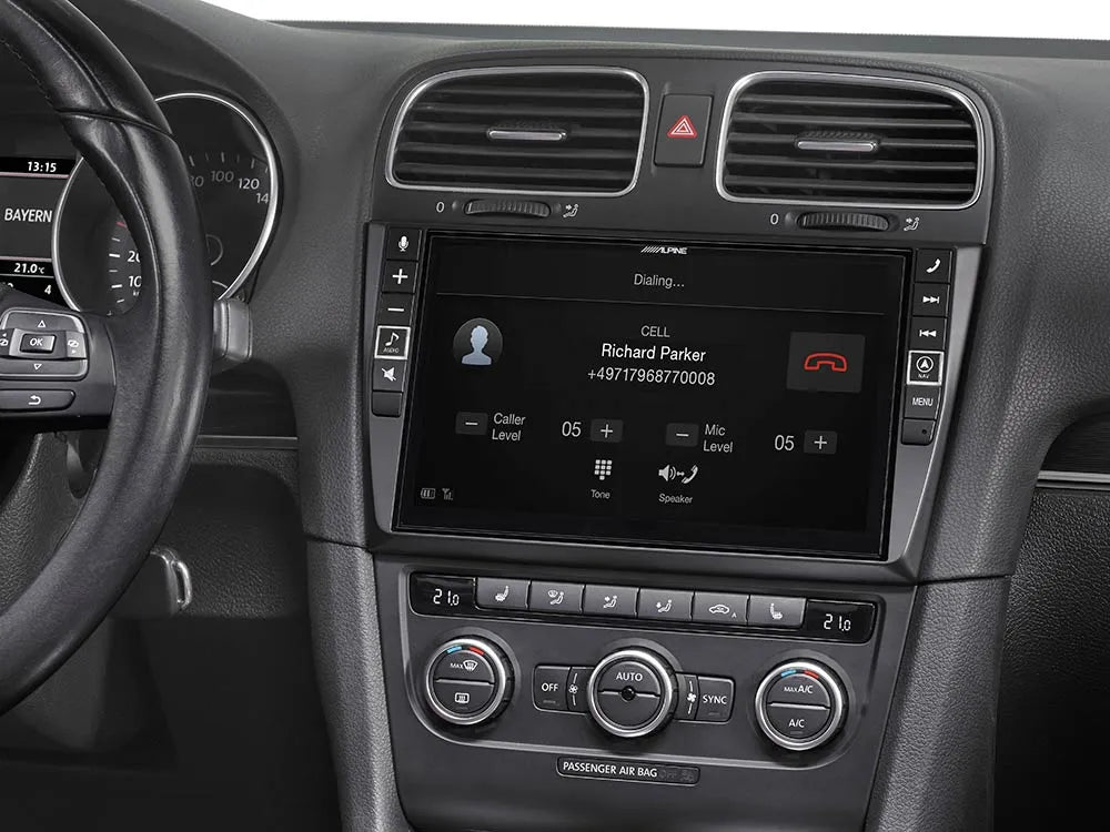 Alpine X902D-G6, automobilinė multimedija - ekranas su telefono skambučio informacija