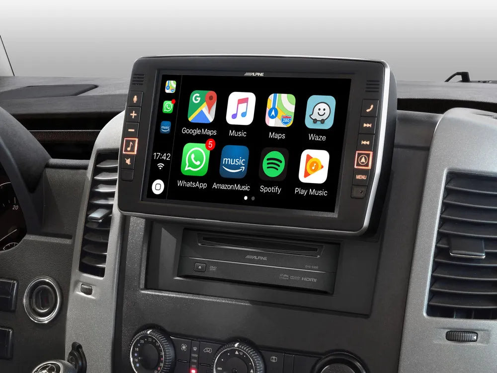 Alpine X903D-S906, automobilinė multimedija su navigacija, Apple CarPlay ir Android Auto - šoninis vaizdas su Apple CarPlay sąsaja