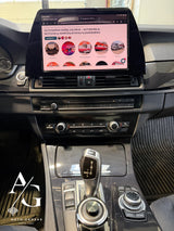 Autogarso Demo automobilis BMW F10 (nuolat tobulinamas) - Didelis vertikalus ekranas, automobilio pavarų svirtis