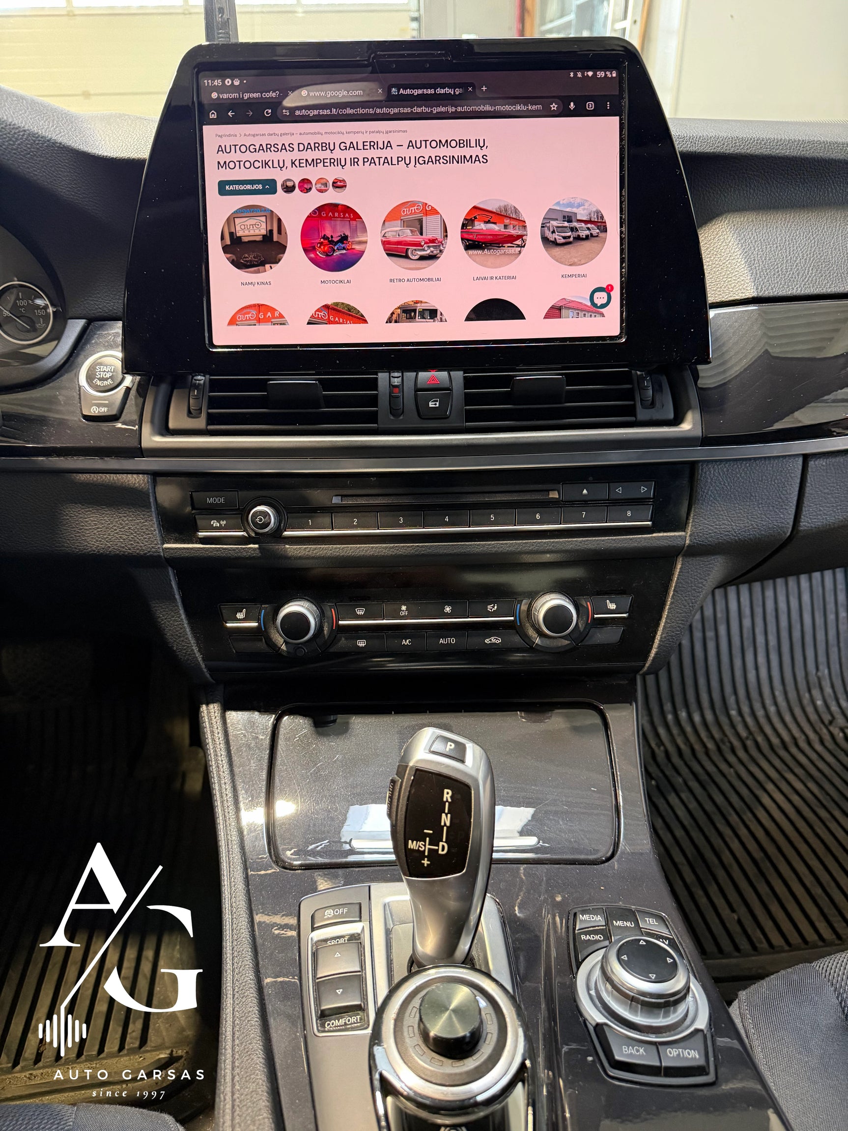 Autogarso Demo automobilis BMW F10 (nuolat tobulinamas) - Didelis vertikalus ekranas, automobilio pavarų svirtis