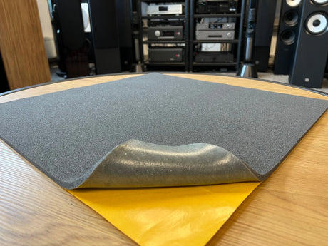 Autoshim 7 garsą sugerianti medžiaga, su savaime prilimpančiu sluoksniu