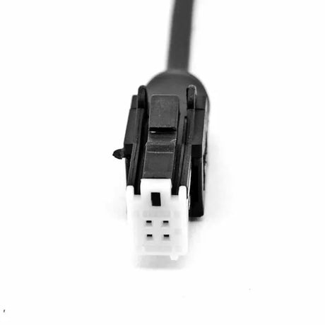 Aux įėjimo adapteris Subaru / Suzuki - USB - Jungties detalus vaizdas su laidu