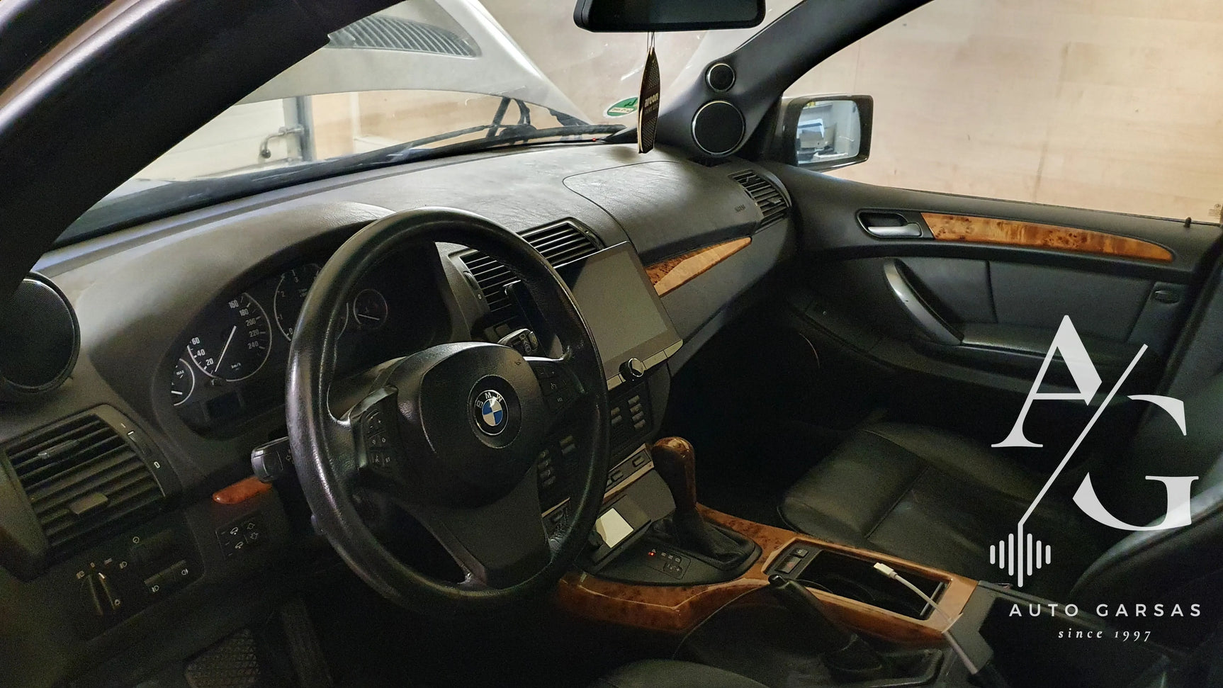 BMW X5, garso aparatūra ir garso izoliacija