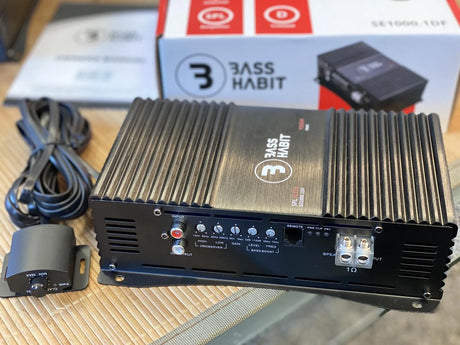 Bass Habit SPL ELITE 1000.1DF Mono, D-Klasės automobilinis garso stipr - galinė panelė su jungtimis ir valdikliais