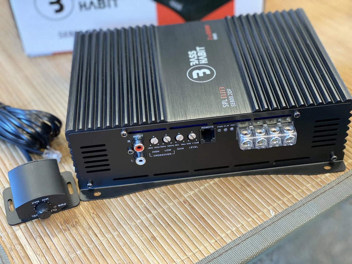 Bass Habit SPL ELITE 800.2DF, automobilinis garso stiprintuvas 2x800W - Galinė panelė su jungtimis ir nuotolinis valdiklis