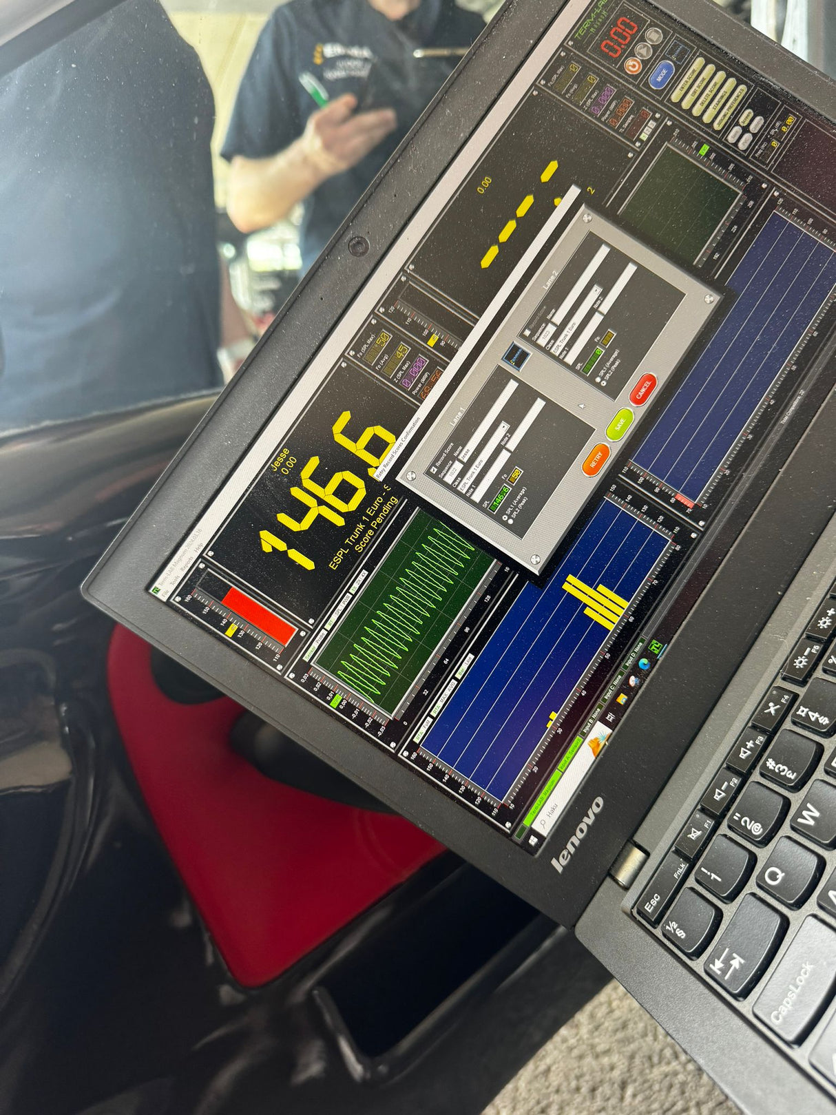 Basskit DD Audio VOW12 DOUBLE - Ekranas su matavimų grafiku ir duomenimis