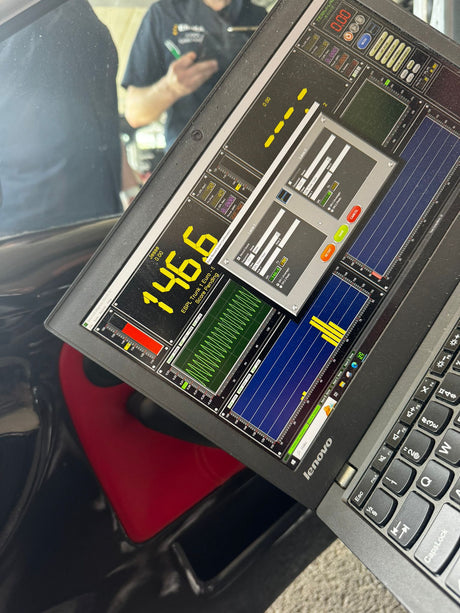 Basskit DD Audio VOW12 DOUBLE - Ekranas su matavimų grafiku ir duomenimis