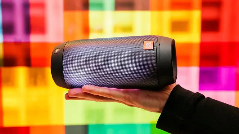 Belaidė garso kolonėlė JBL Pulse 2 su šviesos efektais bei Bluetooth