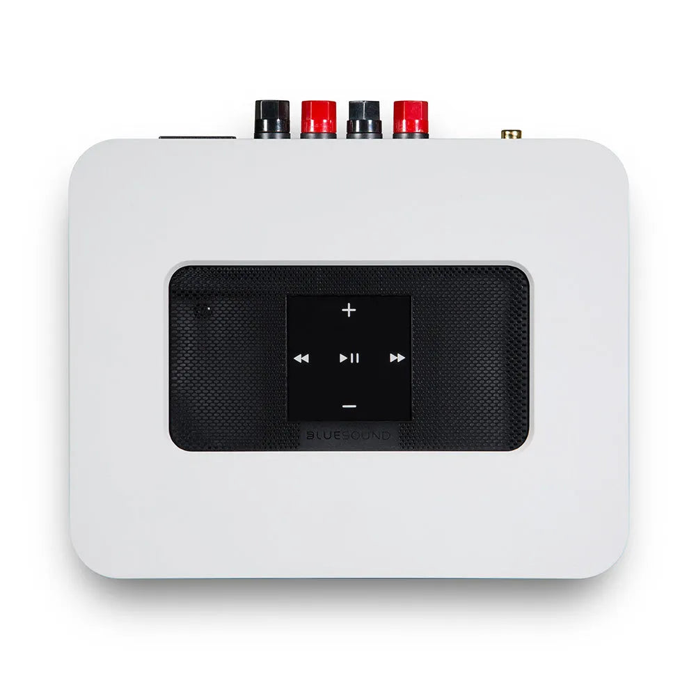 Bluesound POWERNODE 2i, HDMI ARC, išmanus garso stiprintuvas - garsiakalbių jungtys viršuje ir valdymo mygtukai priekyje