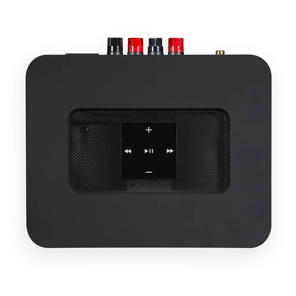 Bluesound POWERNODE 2i, HDMI ARC, išmanus garso stiprintuvas - garsiakalbių jungtys ir valdymo mygtukai iš arti