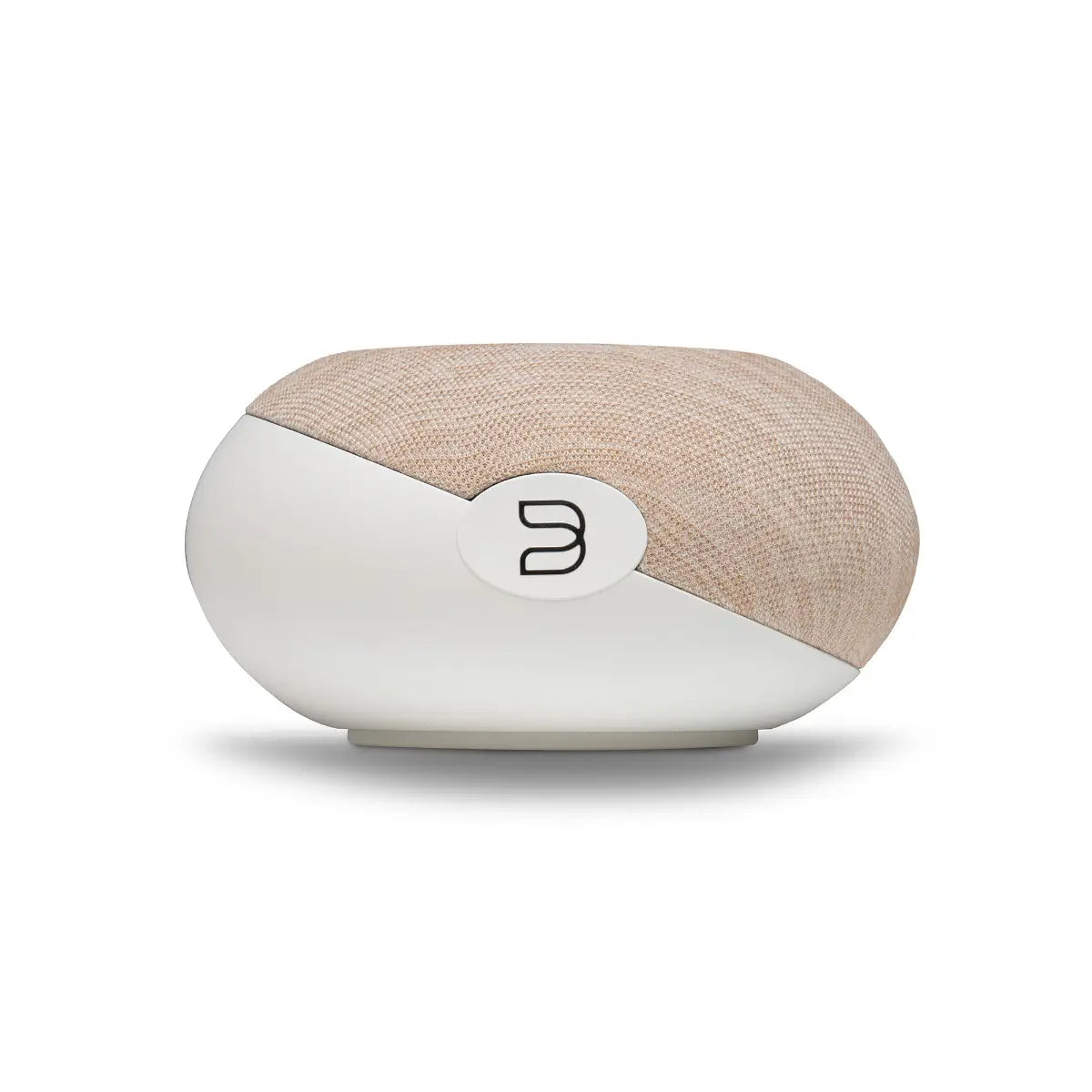 Bluesound Pulse Cinema Mini, belaidis 2.1 soundbaras su Dolby Atmos - šoninis vaizdas su logotipu ir audiniu