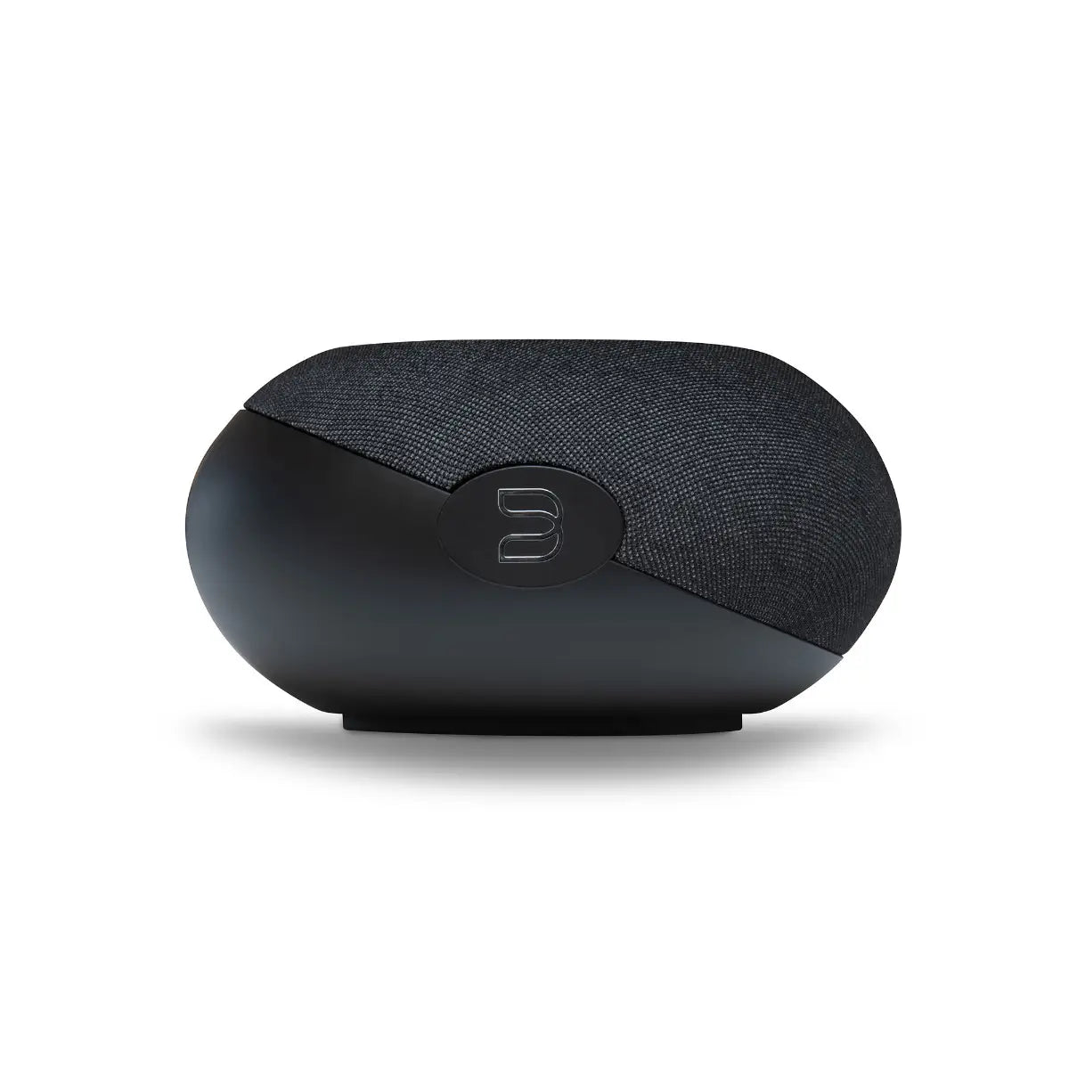 Bluesound Pulse Cinema Mini, belaidis 2.1 soundbaras su Dolby Atmos - Šoninis vaizdas su logotipu