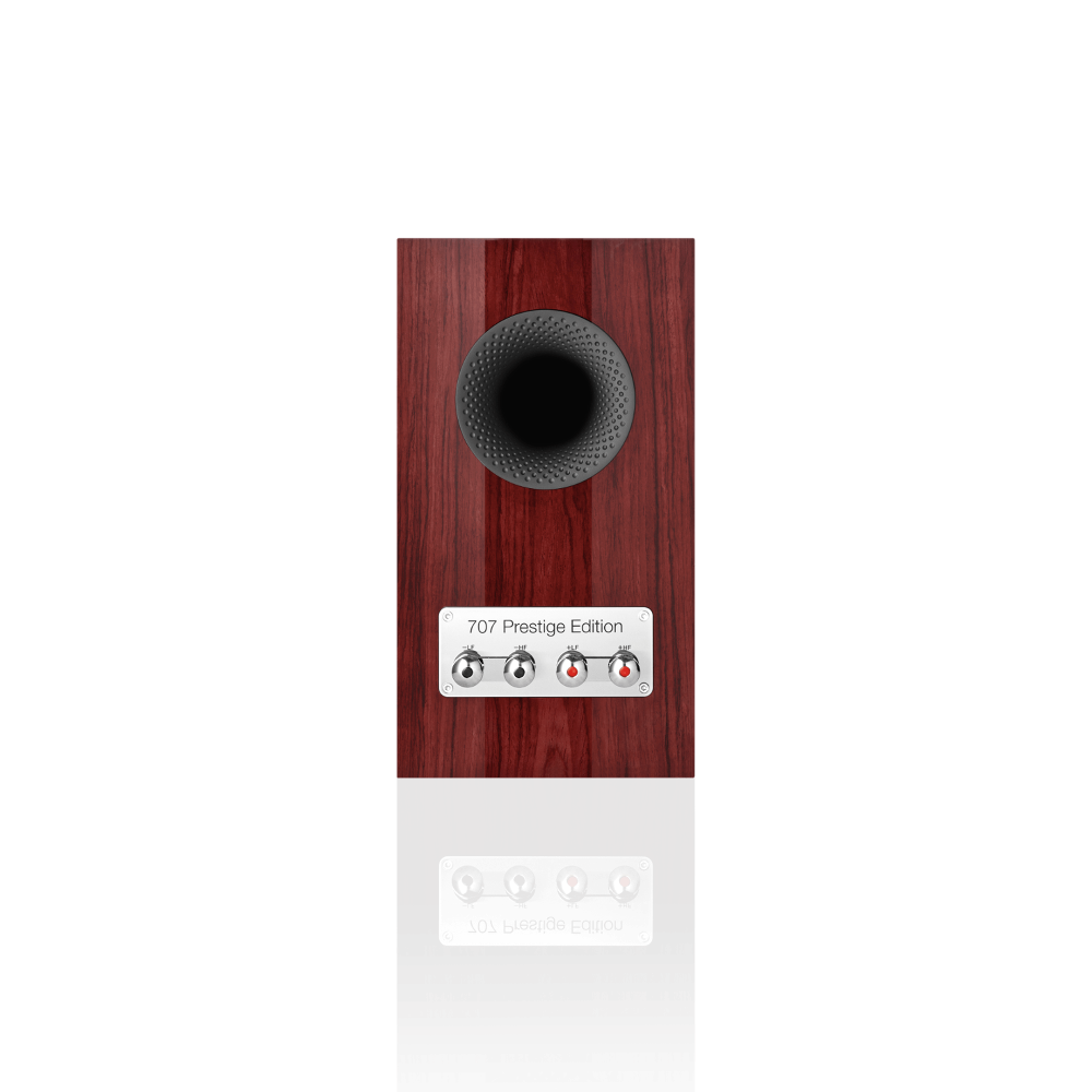 Bowers & Wilkins 707 S3 Prestige Edition, lentyninė garso kolonėlė - galinė panelė su jungtimis ir ventiliacijos anga