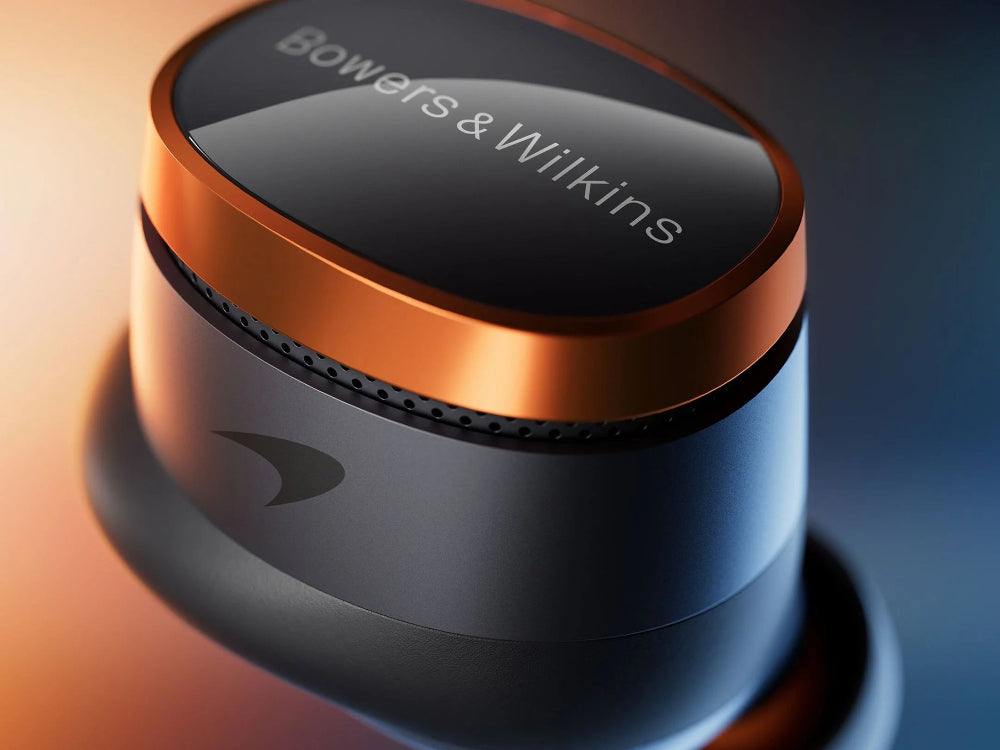 Bowers & Wilkins Pi8 McLaren Edition, In-Ear belaidės ausinės su triukšmo slopinimu - McLaren logotipas ir vario spalvos detalė
