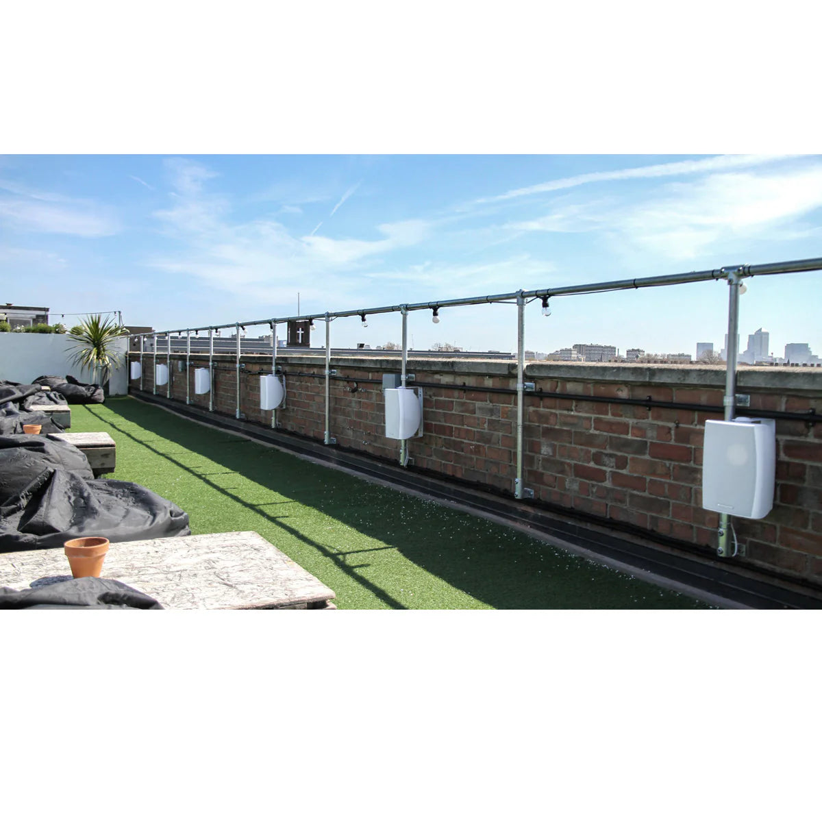 Cambridge Audio ES20, lauko garso kolonėlės 100W