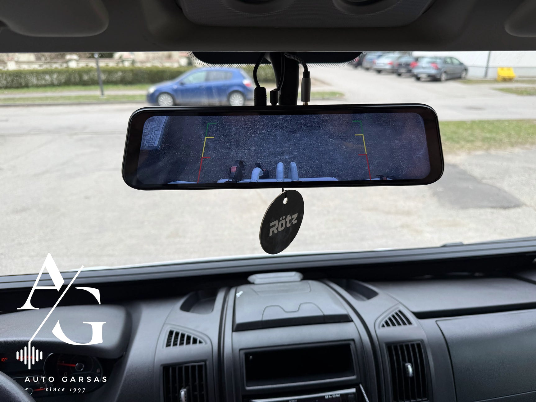 CarPlay ir Android Auto veidrodis sumontuotas kemperyje GALINIO VAIZDO KAMERA