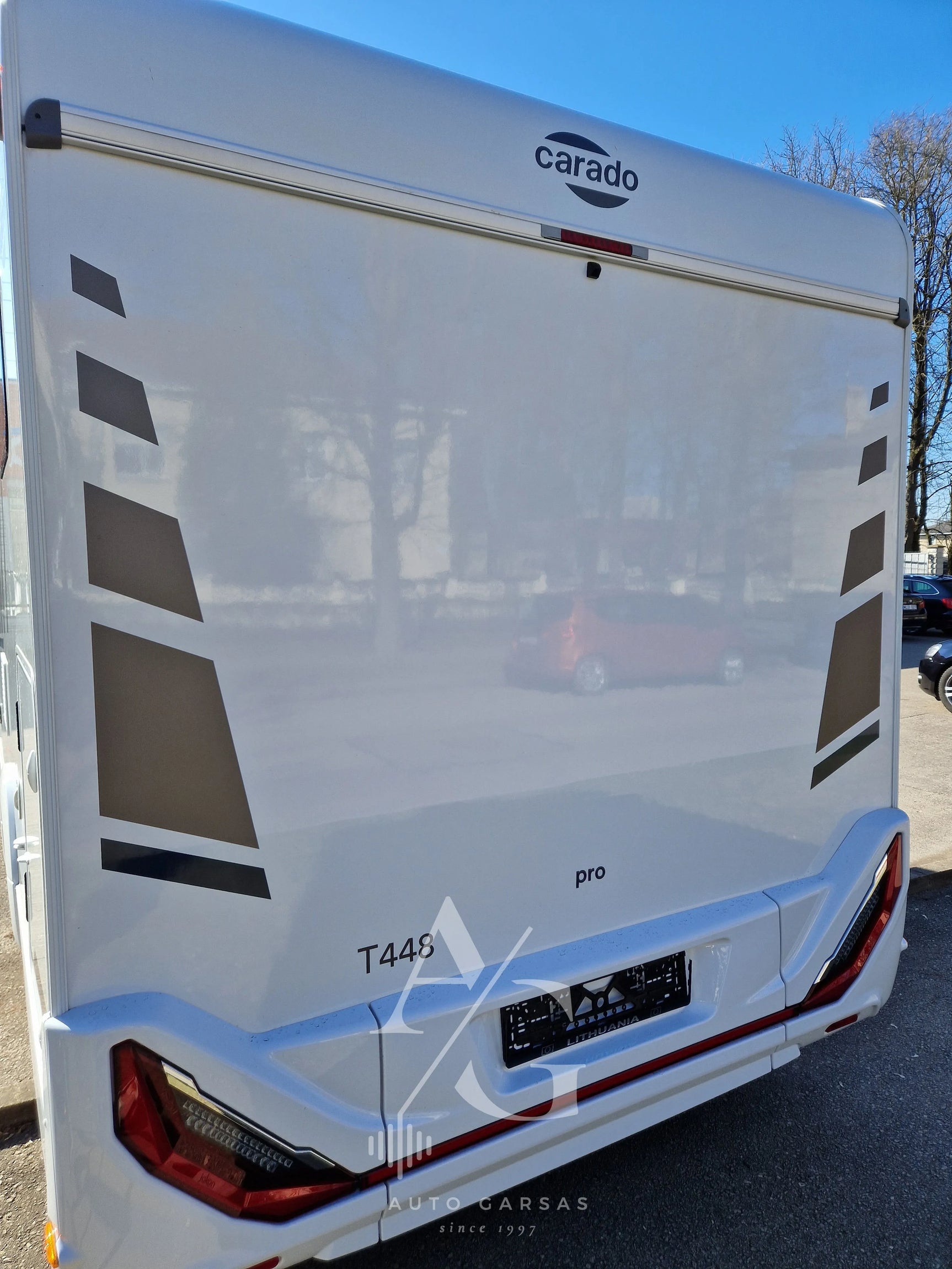 Carado Kemperis, galinės vaizdo kameros montavimas