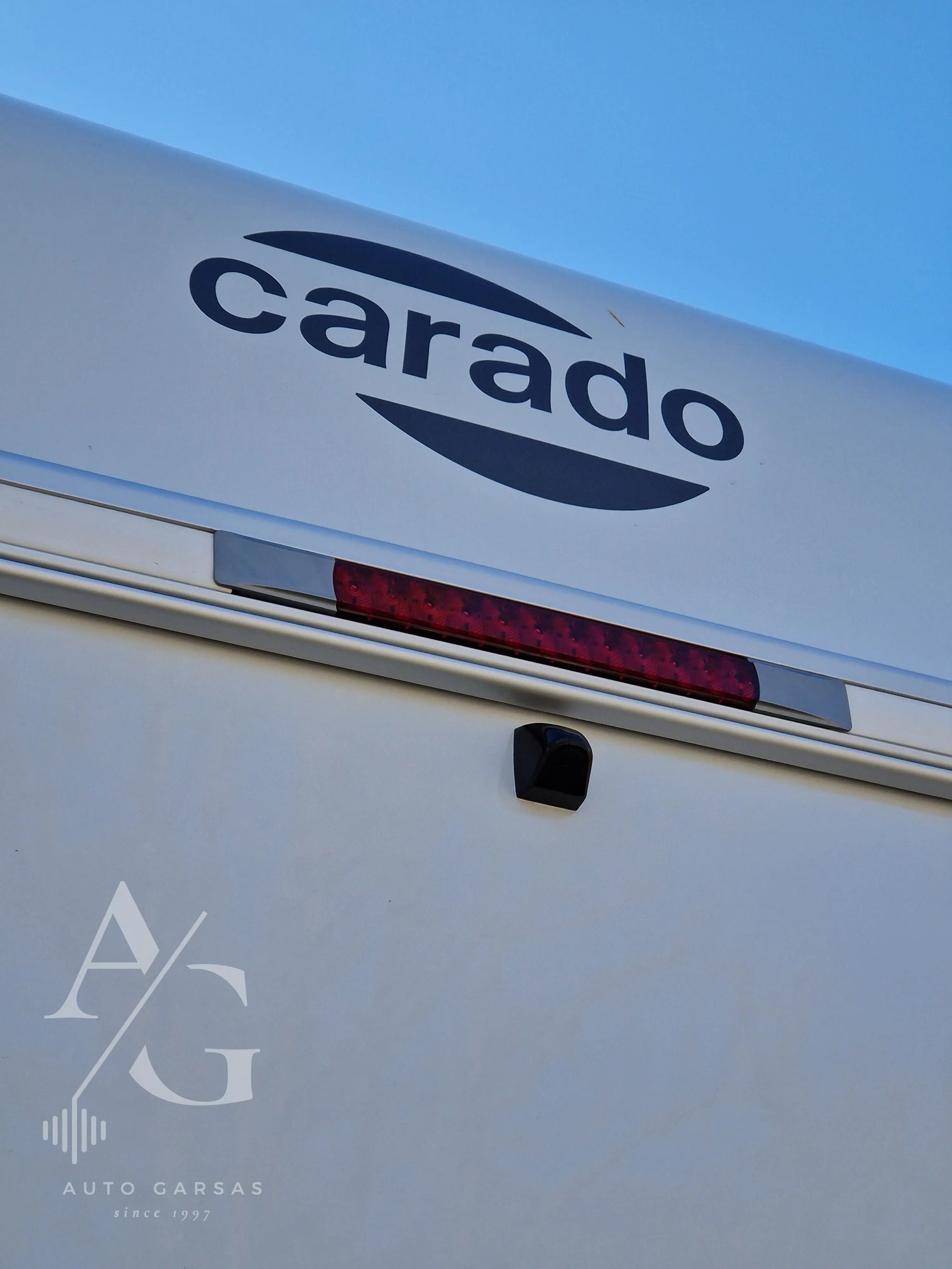 Carado Kemperis, galinės vaizdo kameros montavimas