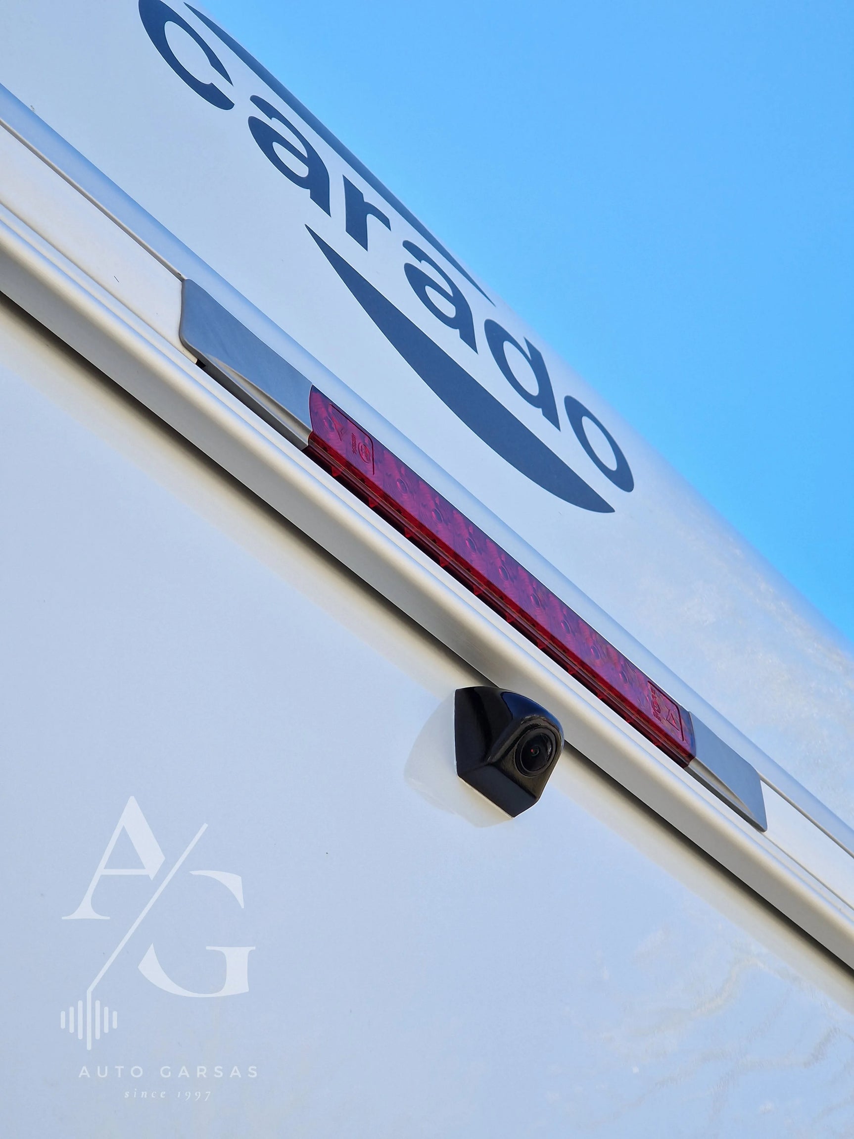 Carado Kemperis, galinės vaizdo kameros montavimas