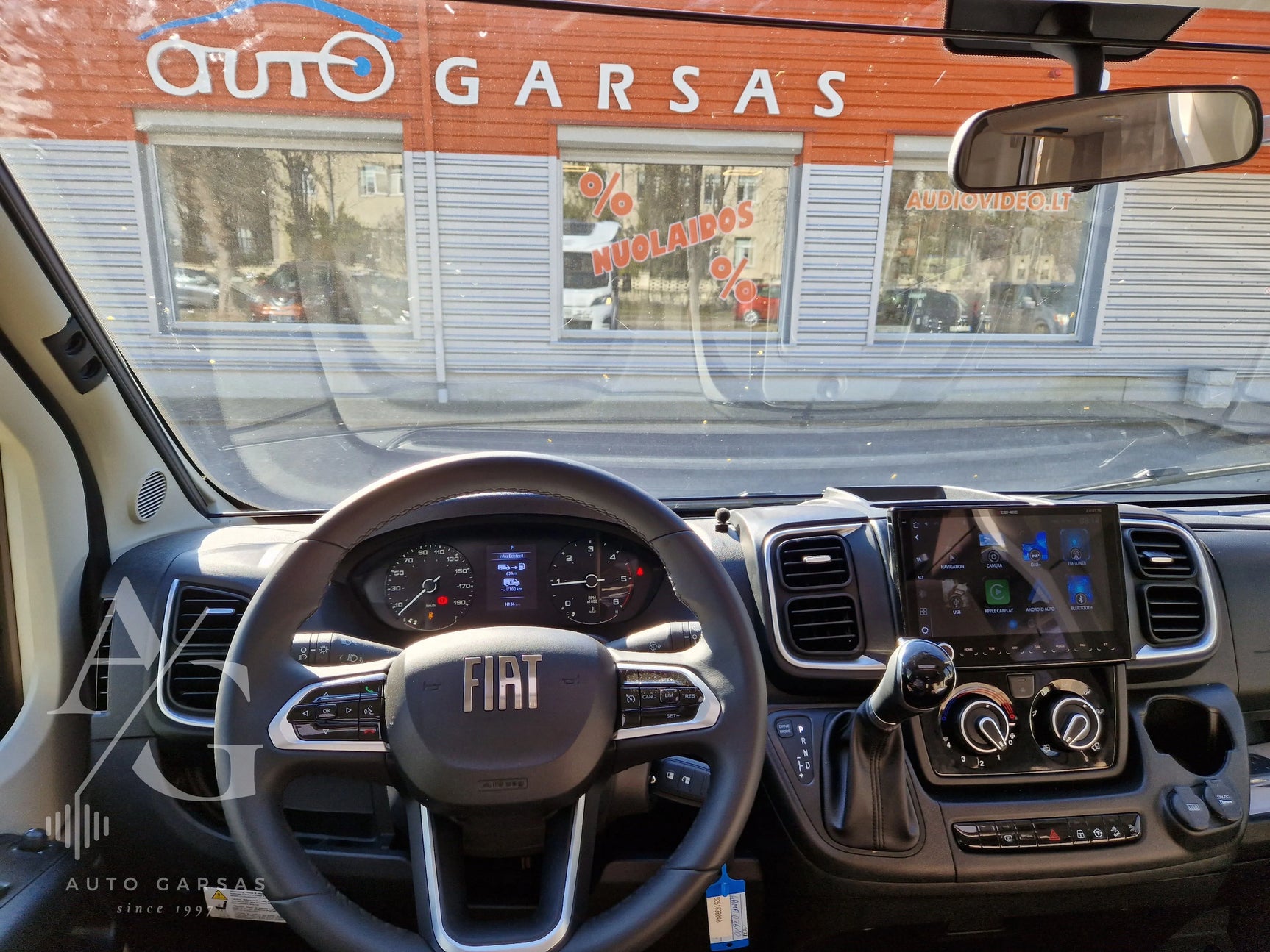 Carado Kemperis, galinės vaizdo kameros montavimas