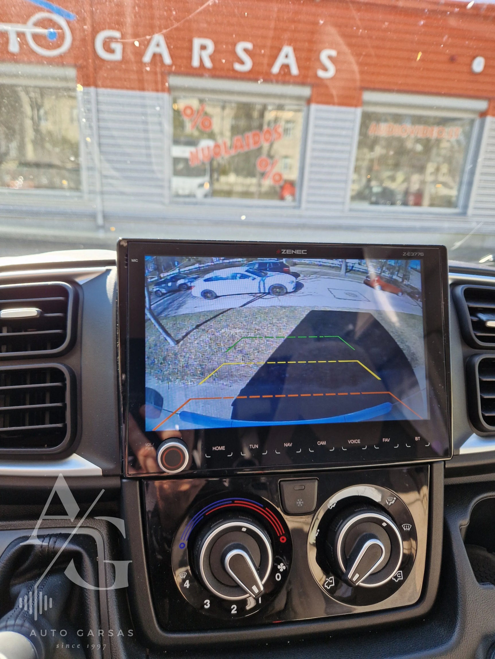 Carado Kemperis, galinės vaizdo kameros montavimas