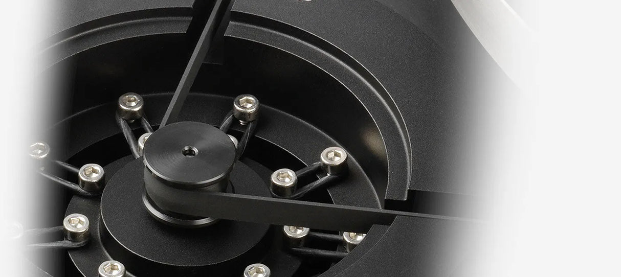 Clearaudio Reference Jubilee, patefonas - Diržo pavaros mechanizmo detalus vaizdas