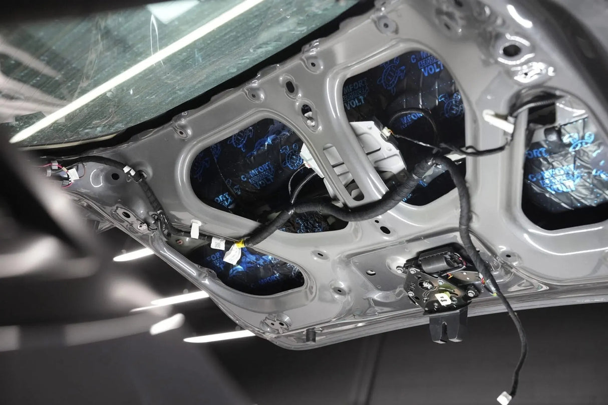 Comfort Mat AEROSPACE VOLT, 2.5mm vibro izoliacija (0.5x0.7m) - Automobilio bagažinės dangčio vidinė pusė su izoliacija
