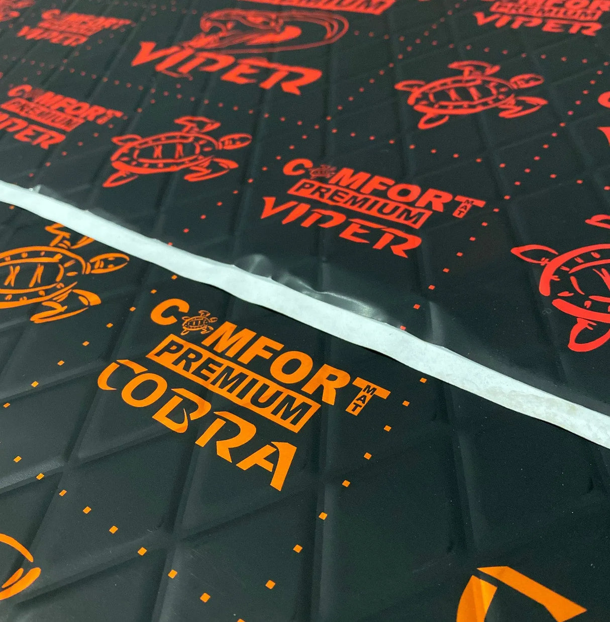 Comfort Mat COBRA, 2.3mm vibro izoliacija (0.5x0.7m) - Vibracijos izoliacijos matas su "COBRA" užrašu