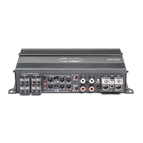 DD Audio D4.100a - galinė panelė su visomis jungtimis ir valdikliais