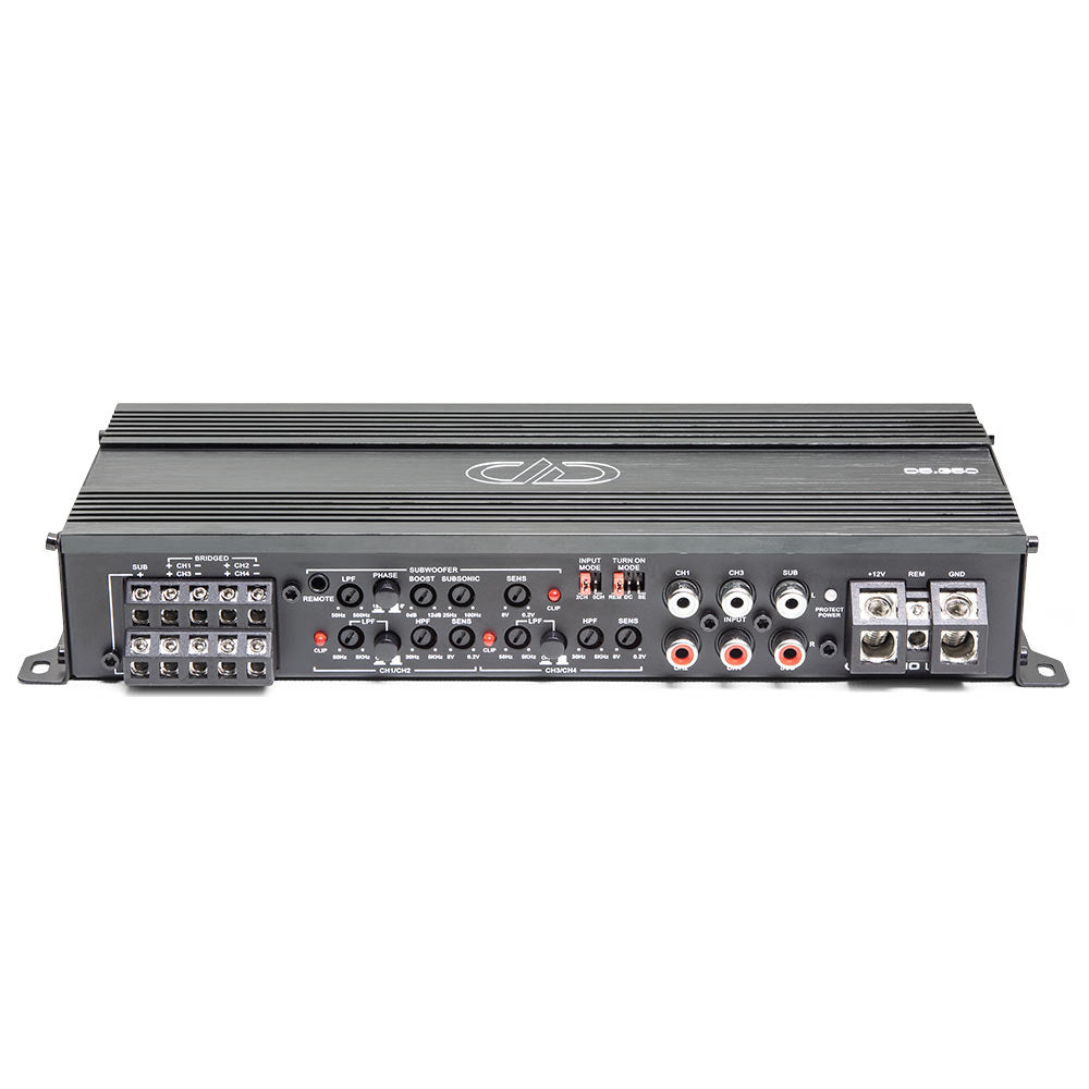 DD Audio D5.350 - galinė panelė su daugybe jungčių ir reguliatorių