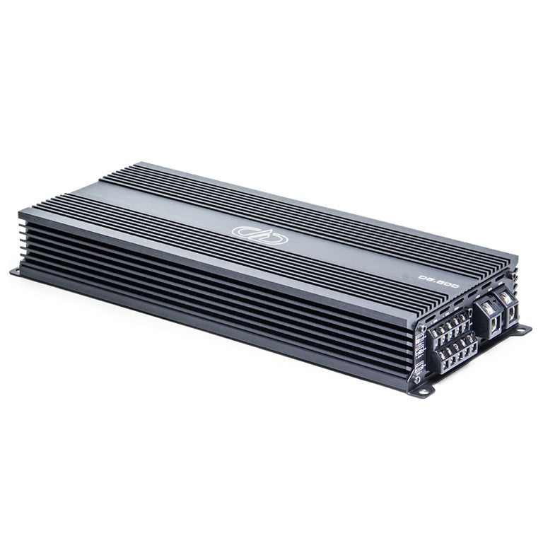 DD Audio D5.500 - galinė panelė su jungtimis ir aušinimo briaunomis