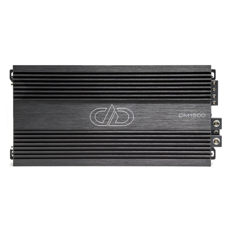 DD Audio DM1500 - šoninis vaizdas su jungtimis ir logotipu
