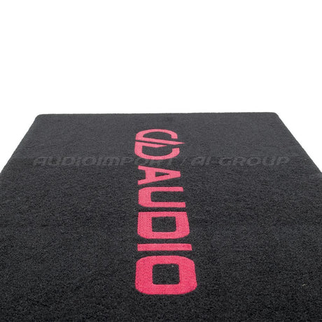 DD Audio LE-M08d - juodas paviršius su rožiniu logotipu