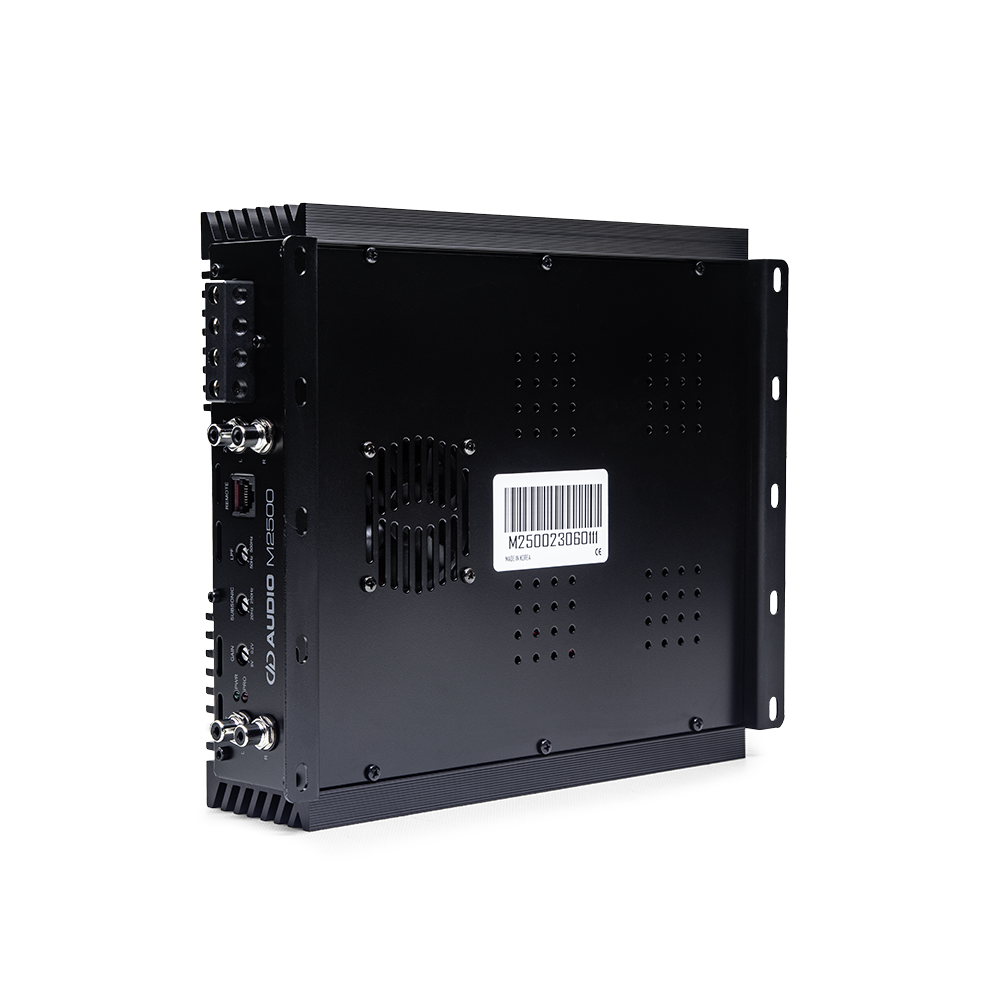 DD Audio M2500 - galinė panelė su jungtimis ir ventiliacijos grotelėmis