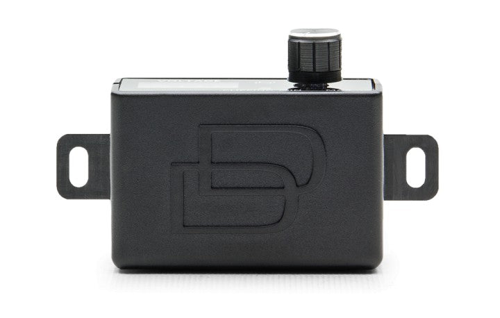 DD Audio M3c - Juodas prietaisas su tvirtinimo auselėmis ir rankenėle