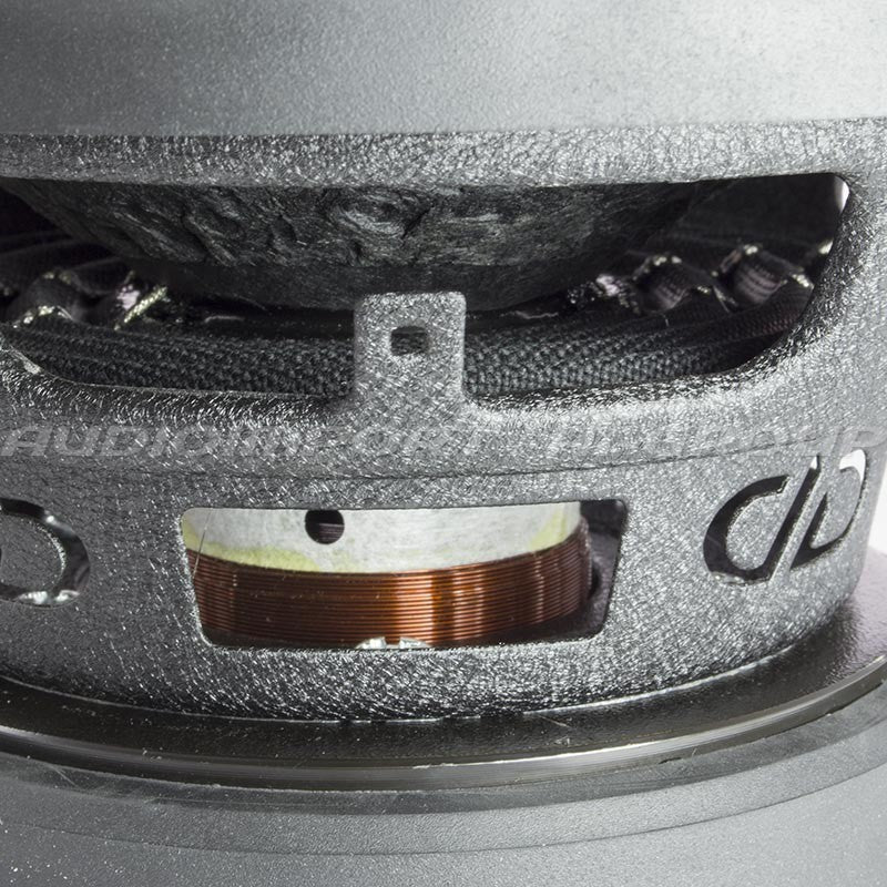 DD Audio Redline 508d D4 - detalus vaizdas su ritės apvija