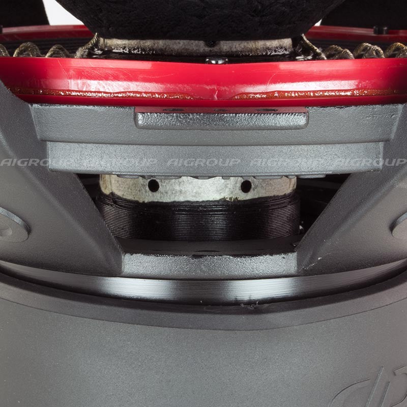 DD Audio Redline 718d D2 - Raudonas žiedas ir magnetas iš arti