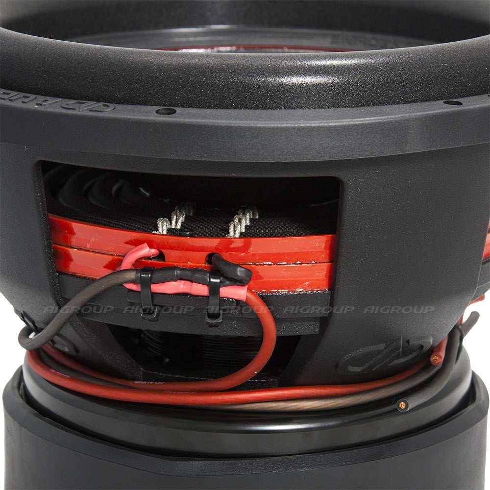 DD Audio Redline 812d D2 - Raudonos ir juodos laidų jungtys iš arti